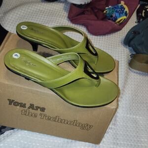 MIRIAM DESIGN EUC WOMEN'S SIZE 9 LEATHER SANDAL SLIPONS